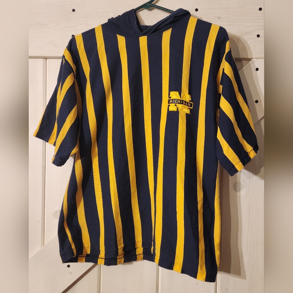 Vintage 90s Michigan Wolverines Short Sleeve Rugby Style Hoodie. Size M.